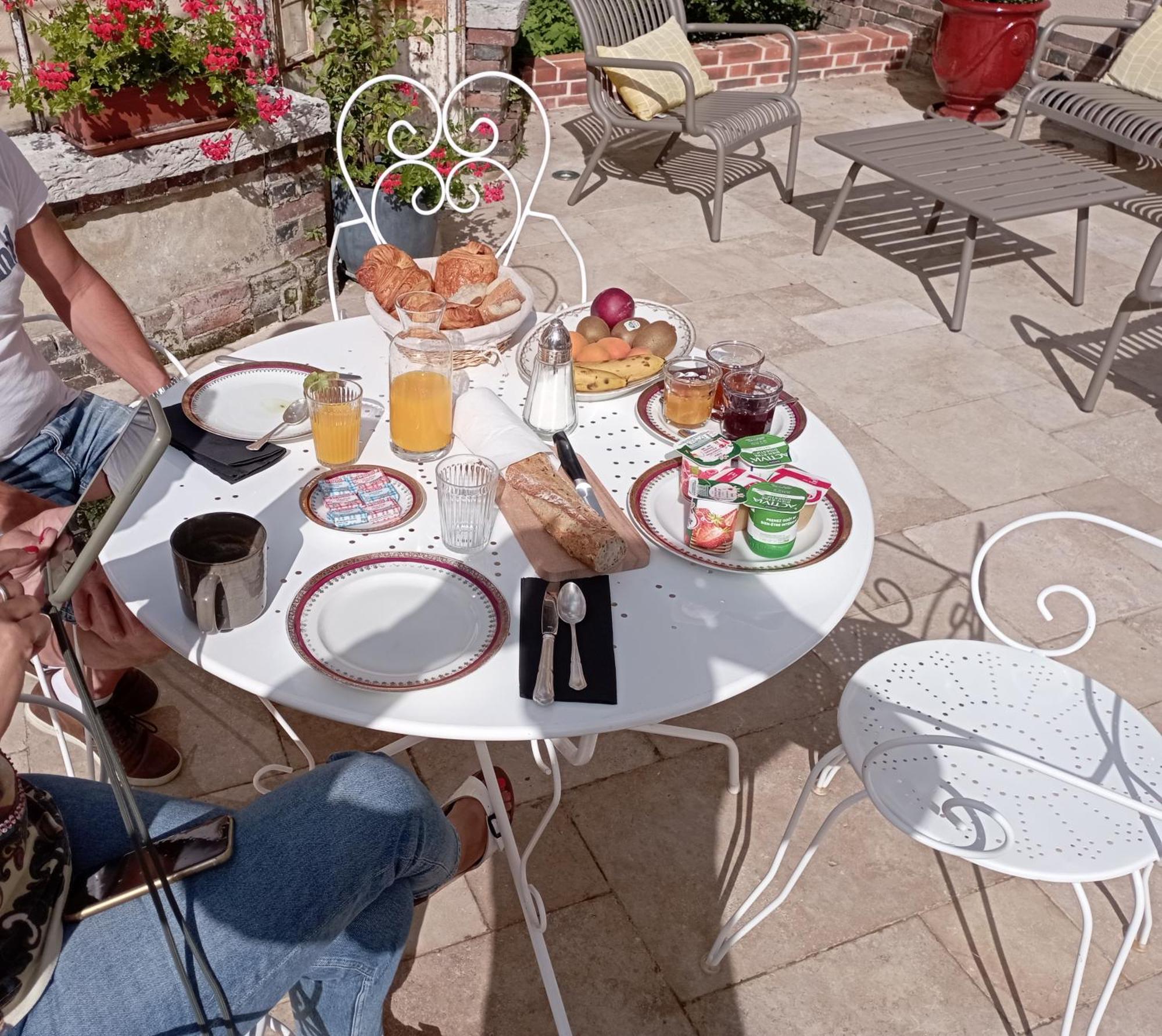 Le Clos Saint-Germain Rugles Екстер'єр фото